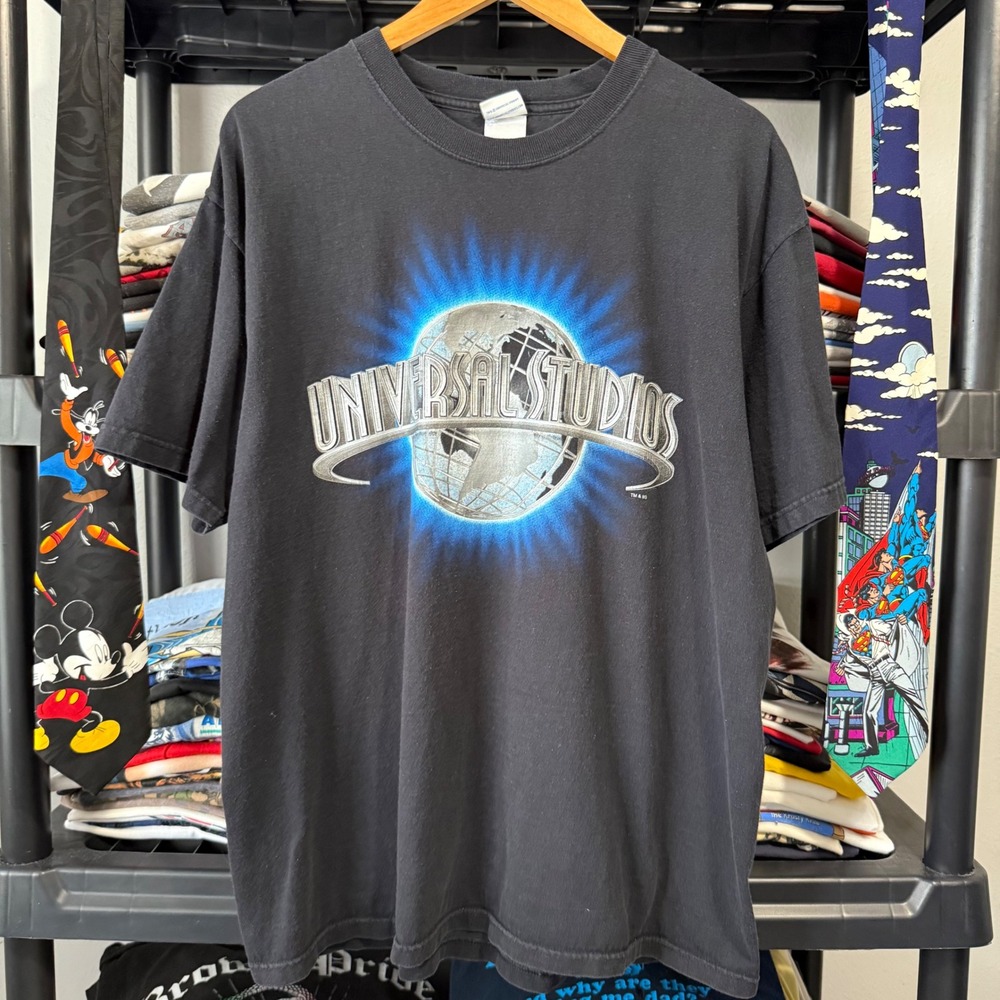 Universal Studios T-Shirt Globe Logo Graphic XL Black Y2K Style